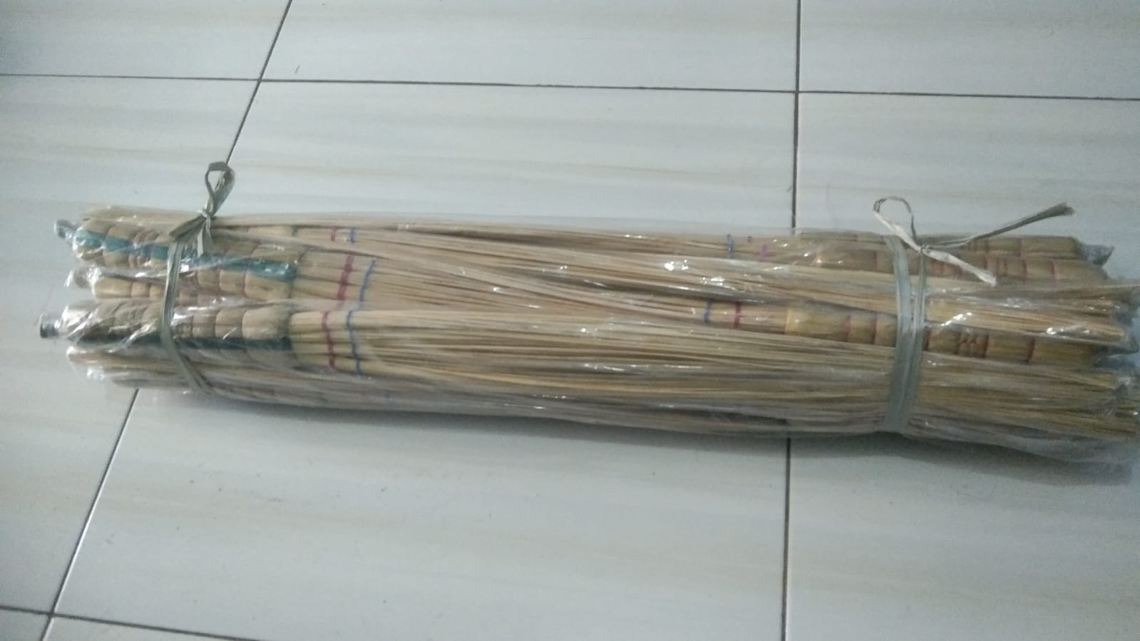 Sapu Lidi Penebah Cantik