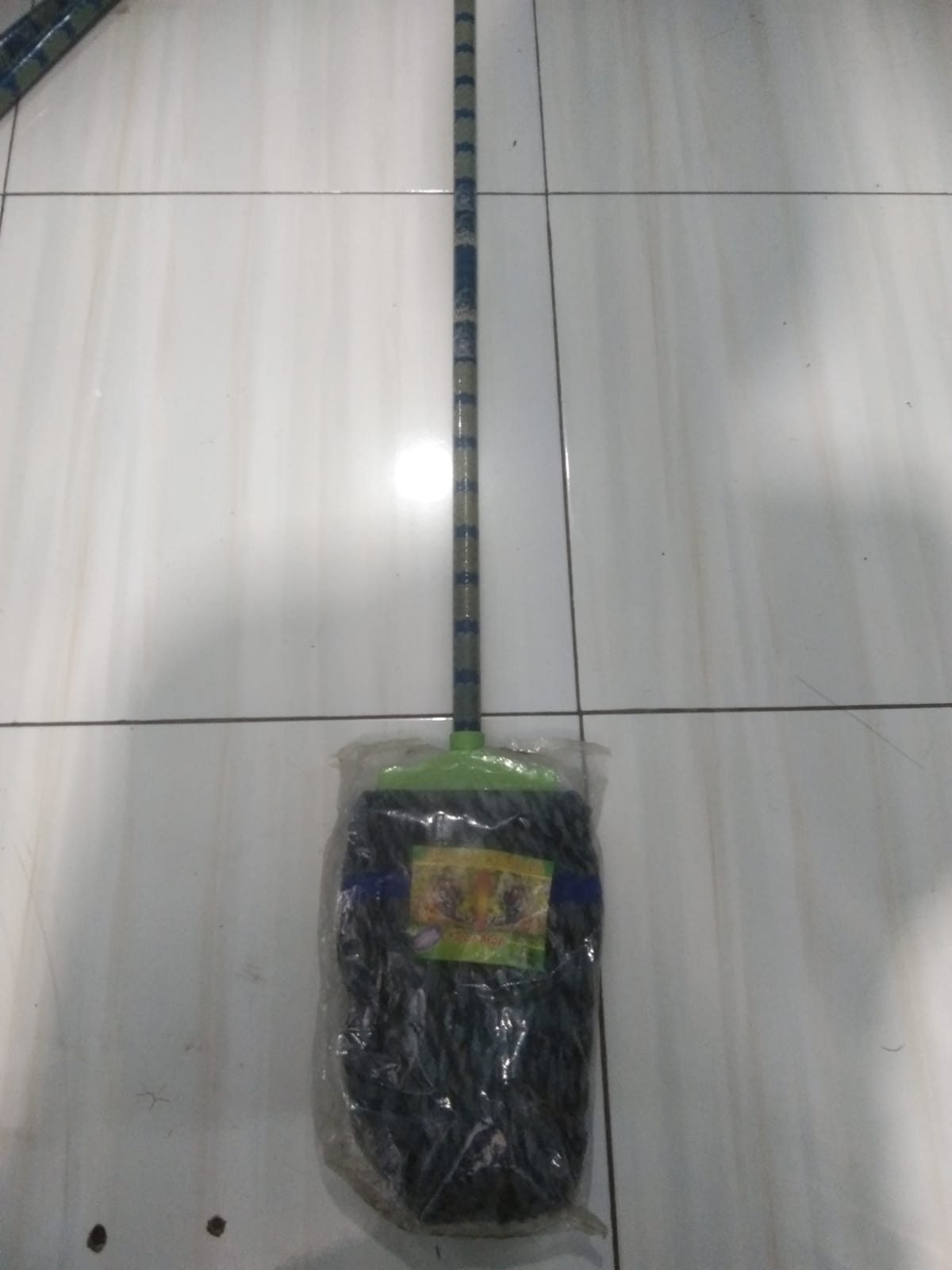 Pel Lantai Kotak Kecil